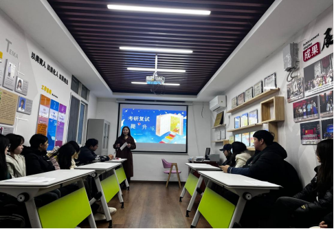 藝術(shù)追夢，從容應(yīng)“試”——藝術(shù)學(xué)院2025屆考研復(fù)試及調(diào)劑全攻略與心理賦能講座